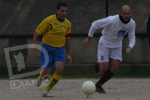 Samatzai-Girasole0-4 Canu-e-Deiana-inseguono-la-palla