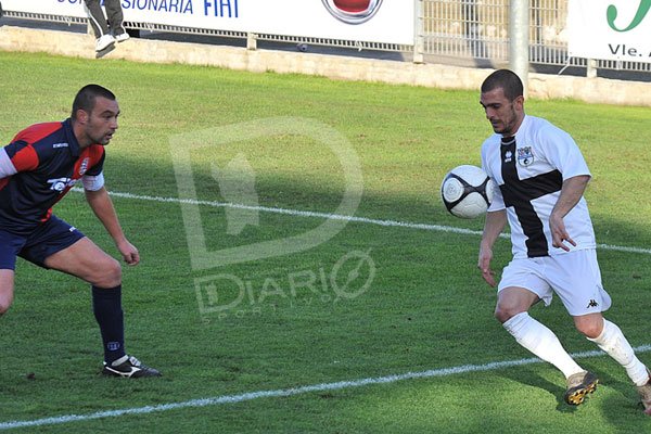 Joseph Manzini controlla Gianluca Siazzu
