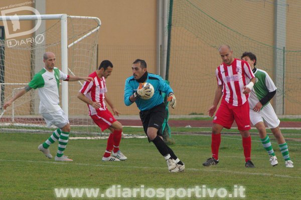 Enzo Carta recupera palla Enzo Carta recupera palla
