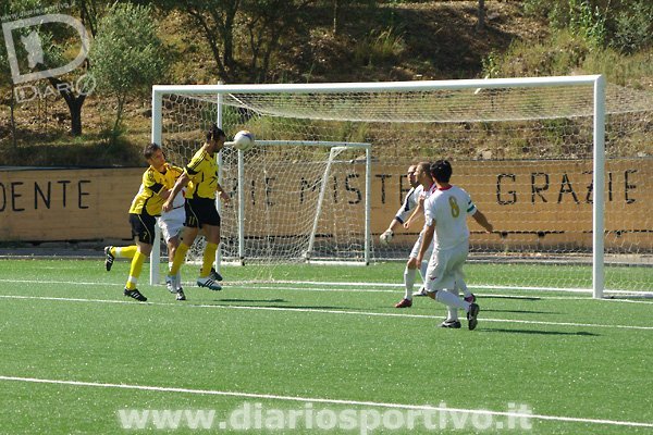 Viani fallisce di testa una grande chance Viani fallisce di testa una grande chance