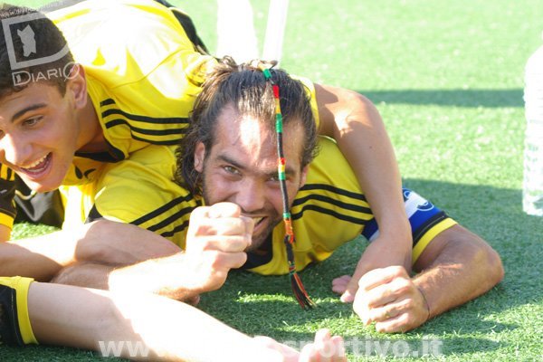 Christian Viani esulta a terra dopo il gol del 3-1 Christian Viani esulta a terra dopo il gol del 3-1