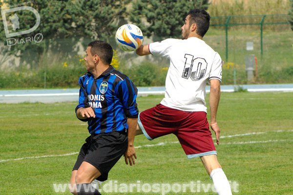 Luca Caboni tocca di braccio
