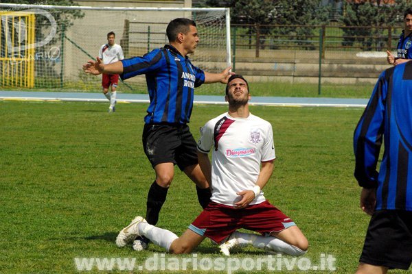 Luca Caboni colpito alla schiena