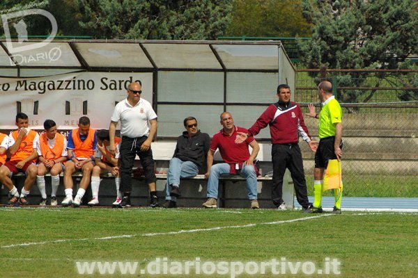 Vincenzo Fadda discute col guardalinee