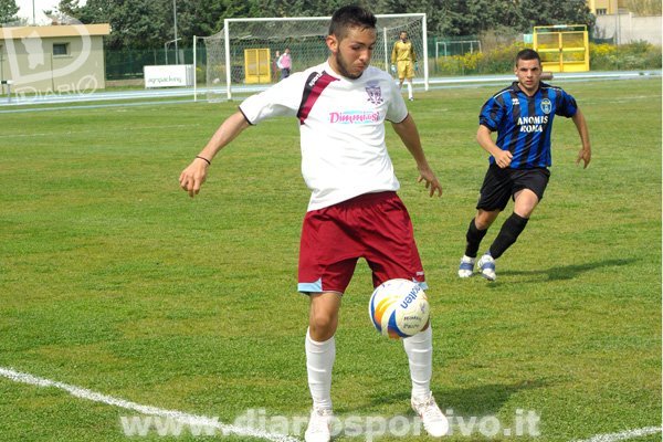 Mattia Corongiu controlla palla