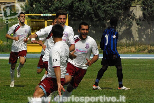 Federico Boi esulta dopo il gol dell'1-0