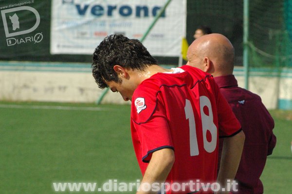 Atzeni pronto all'ingresso in campo