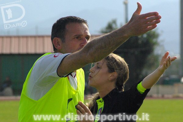 Ventricini protesta con l'arbitro Campagnolo per l'espulsione