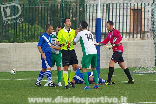 Christian Viani protesta con l'arbitro Nehrir