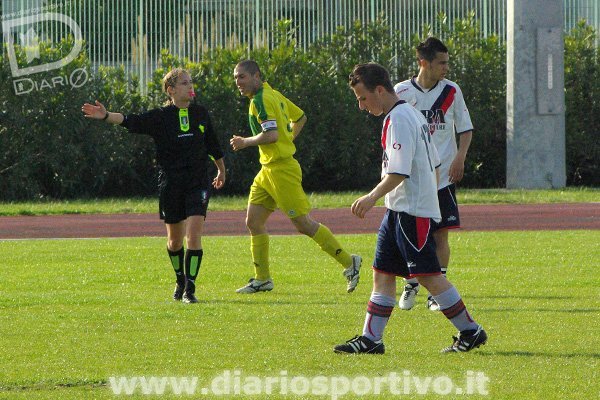 Massimo Lilliu esulta dopo il gol del 5-0