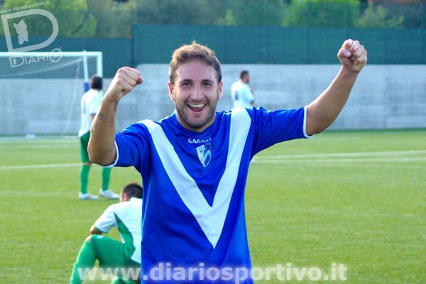 Alessandro Lorico esulta a fine gara