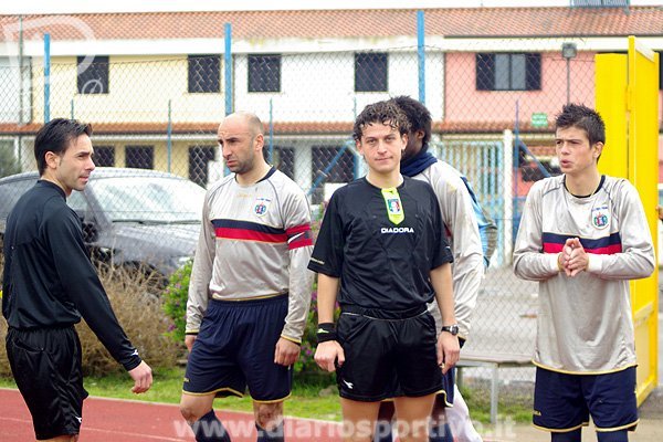L’arbitro Abagnara con Fadda e Floris L’arbitro Abagnara con Fadda e Floris