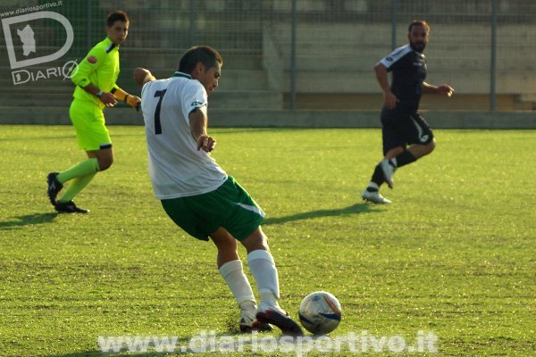 Alessio Canu tenta un lancio negli ultimi minuti di gioco