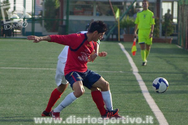 Salvatore Russo protegge palla