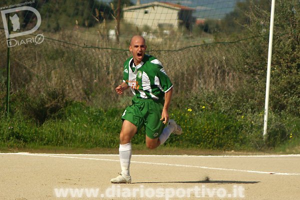 Daniele Cortis esulta dopo il gol dell'1-0