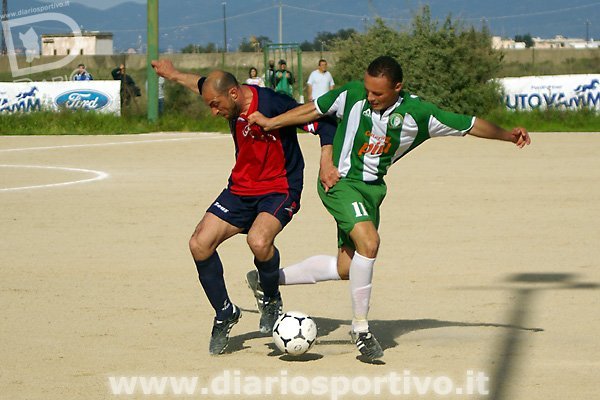 Ignazio Sanna e Marco Peddis si contendono palla