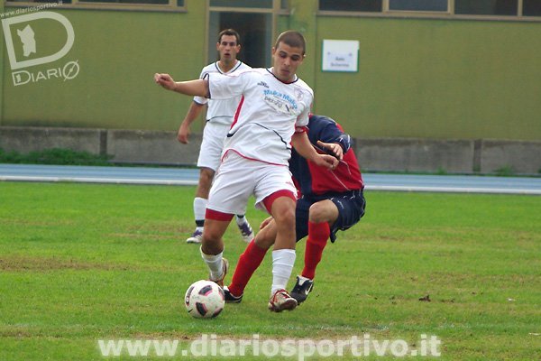 Un contrasto a centrocampo
