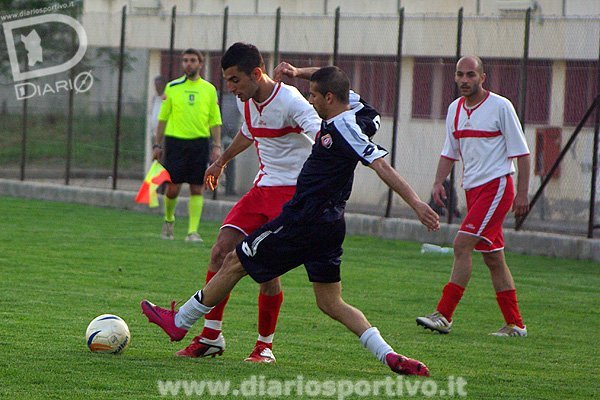 Giovanni Uda contrastato da Nicola Piludu