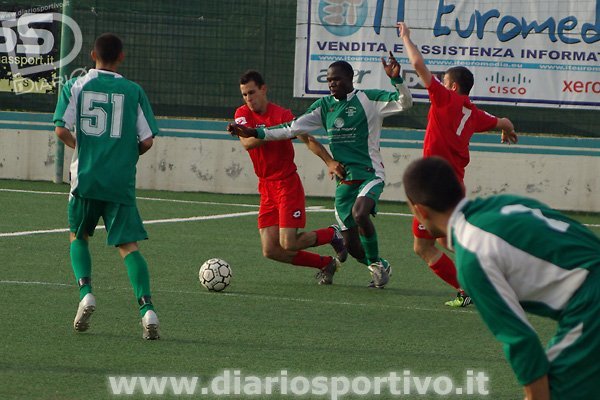 Marco Perra in anticipo su Daouda Diouf