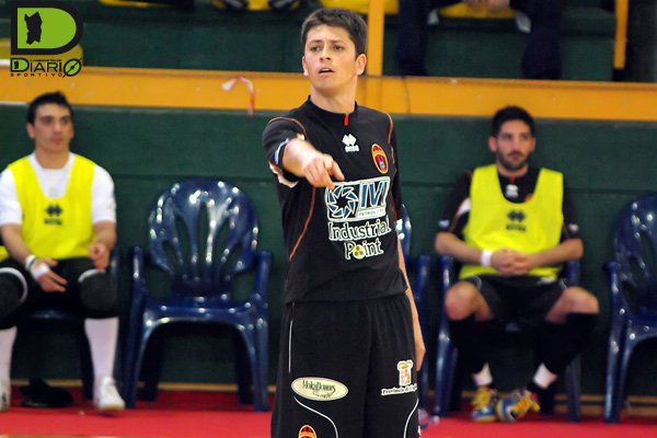 Serginho da indicazioni ai compagni