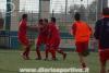 Marco Sanna festeggiato dai compagni dopo il gol del 4-2