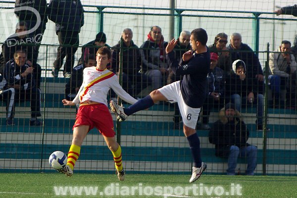 Davide Inzaina contrastato da Dessì