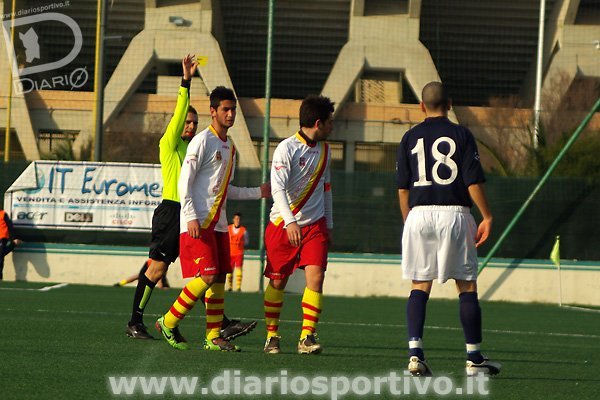 L'ammonizione dell'arbitro Mele a capitan Gori
