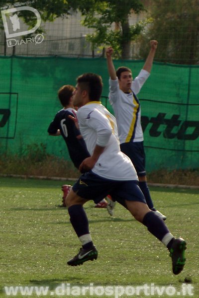 Tony Fantasia esulta dopo il gol dell'1-4