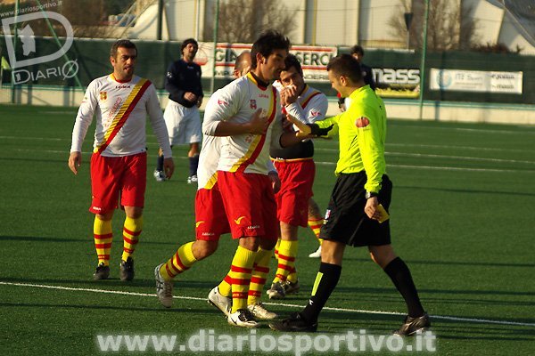 Pischedda protesta con l'arbitro Mele