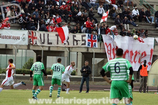 Placentino in azione sospinto dal pubblico pulese Placentino in azione sospinto dal pubblico pulese