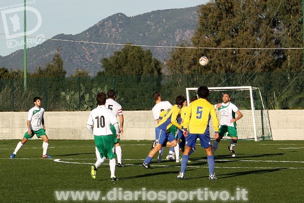 Recano pronto a colpire palla