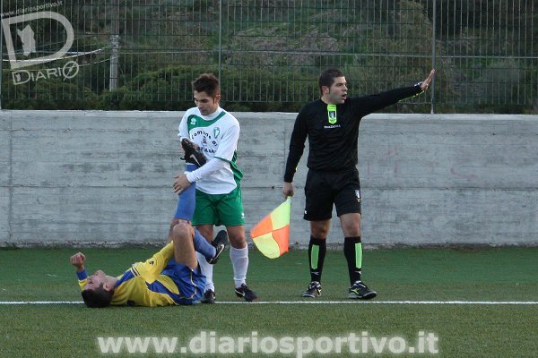 Gianluca Meloni aiuta Ferraro colpito da crampi