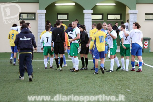 Gianluca Recano con l'arbitro Seu