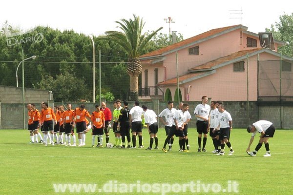 Le squadre prima del fischio d'inizio