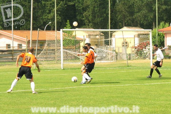 Simone Piras cerca l'incursione in area