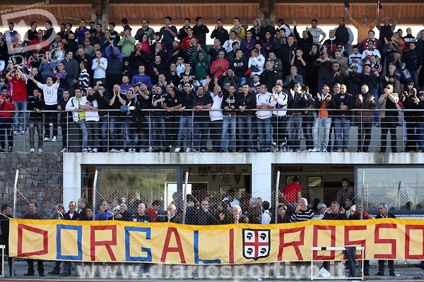 Il pubblico in festa della Dorgalese