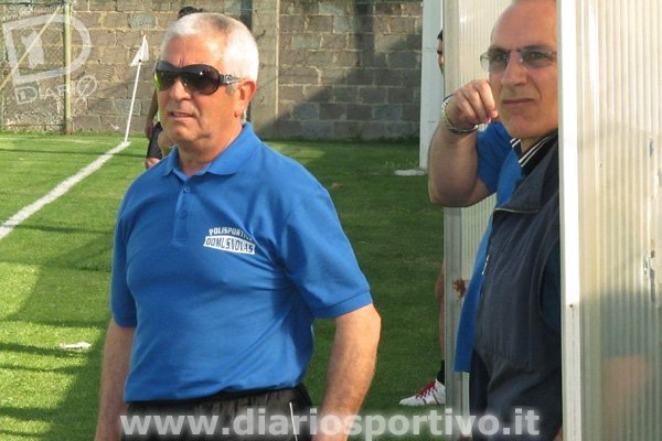 Mister Tolu osserva la manovra dei suoi