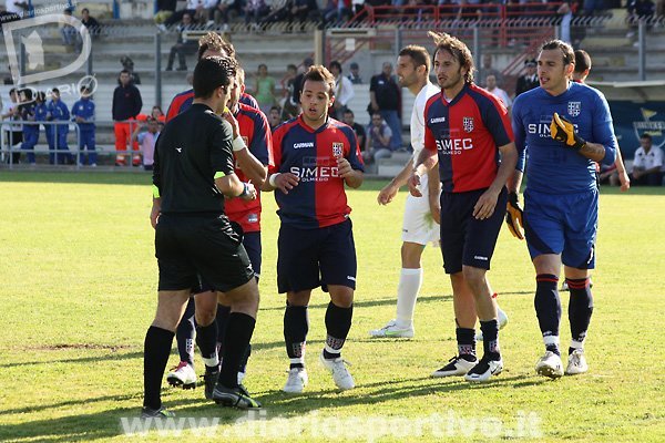 Sias, Curcio e Deliperi protestano con l'arbitro Renna