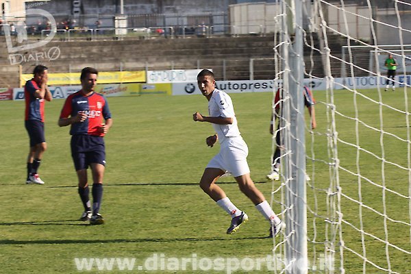 Luca Carboni esulta dopo il gol dell'1-1