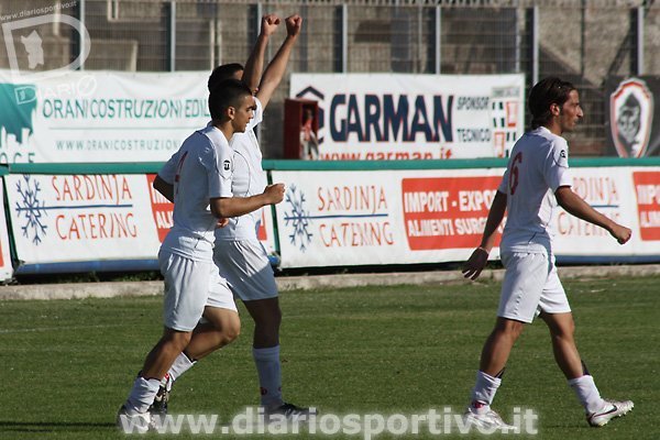Luca Carboni esulta dopo il gol dell'1-1