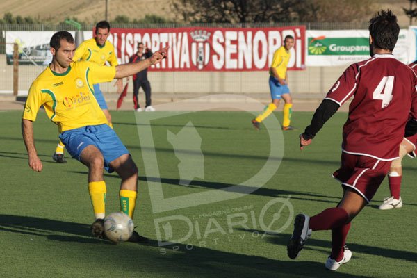 Senorbì-Girasole1-3 Matteo Pusceddu imposta, Marco Pusceddu contrasta