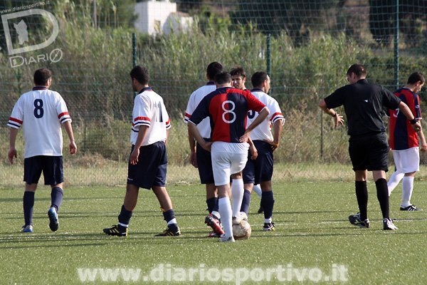 Mario Ennas prepara la punizione