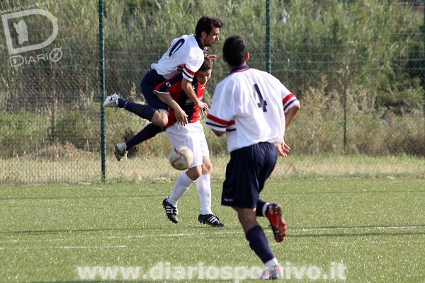 Claudio Ortu sovrasta Francesco Pinna