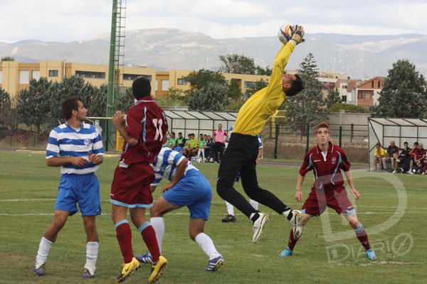 Selargius-Astrea 1-1 IAcomino in presa, Federico Melis lo guarda