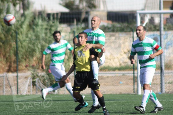PgsClunSanPaolo-Tertenia-2-1 Andrea Piroddi placato dalla difesa