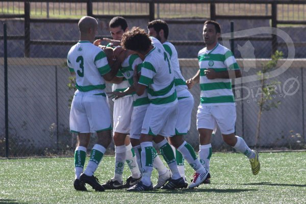 PgsClunSanPaolo-Tertenia-2-1 Cao festeggiato dai compagni