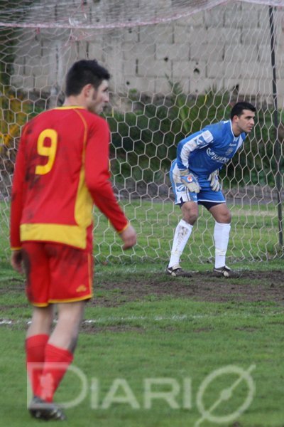 Magliona spetta il cross, Ferrraro pure