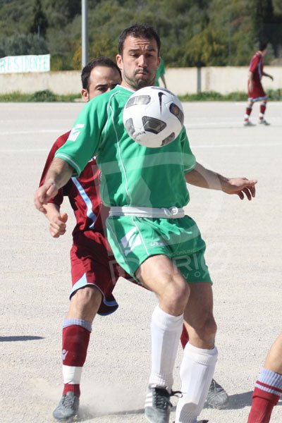 Ivan Podda pressato da Francesco Melis