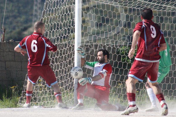 Cristian Serra di fronte a Giampiero Piroddi