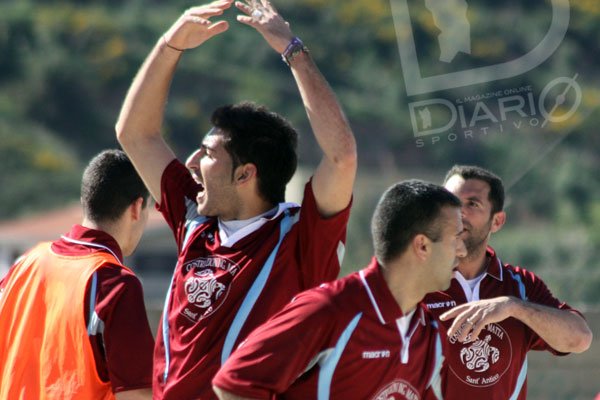 Bruno Carrus esulta dopo il gol dell'1-1